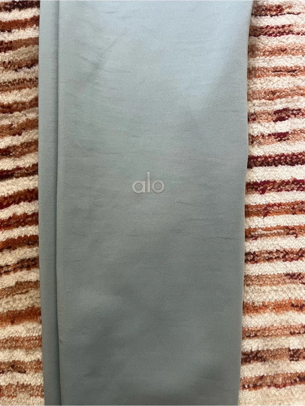 Alo Yoga 7/8 High-Waist Airlift Legging in Soft Sage-Grey